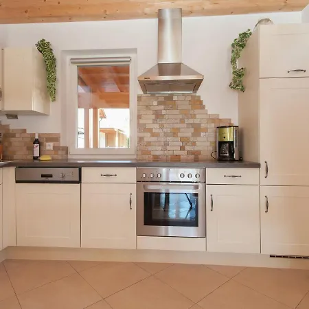 Dağ evi Chalet In Mauthen Near Ski Slope