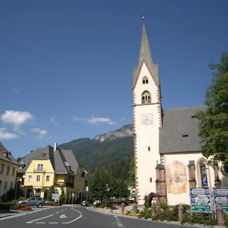 Dağ evi Chalet In Mauthen Near Ski Slope *