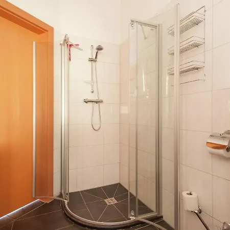 Dağ evi Chalet In Mauthen Near Ski Slope